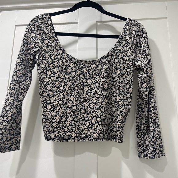 Hollister Crop Top Size L - Picture 2 of 5